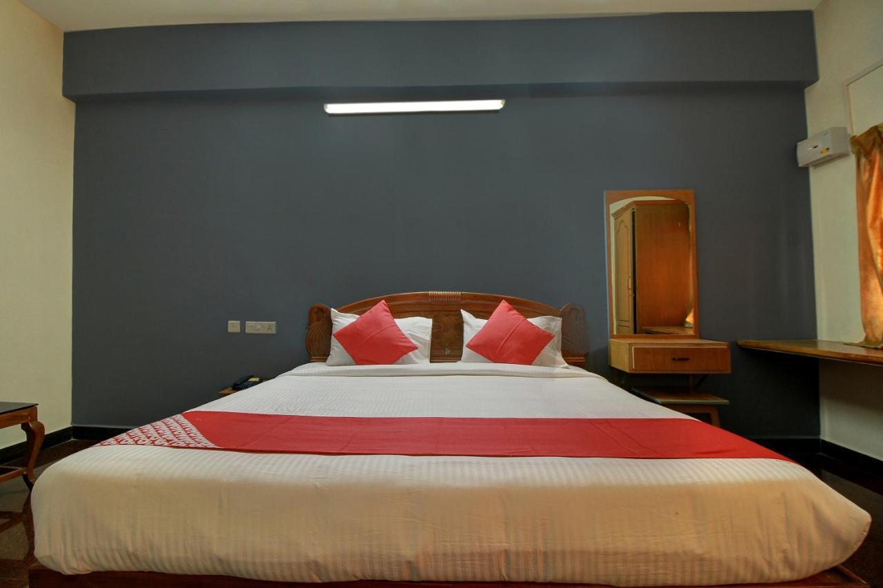 Oyo Flagship 16345 Pkn Residency Hotel Maduráj Kültér fotó